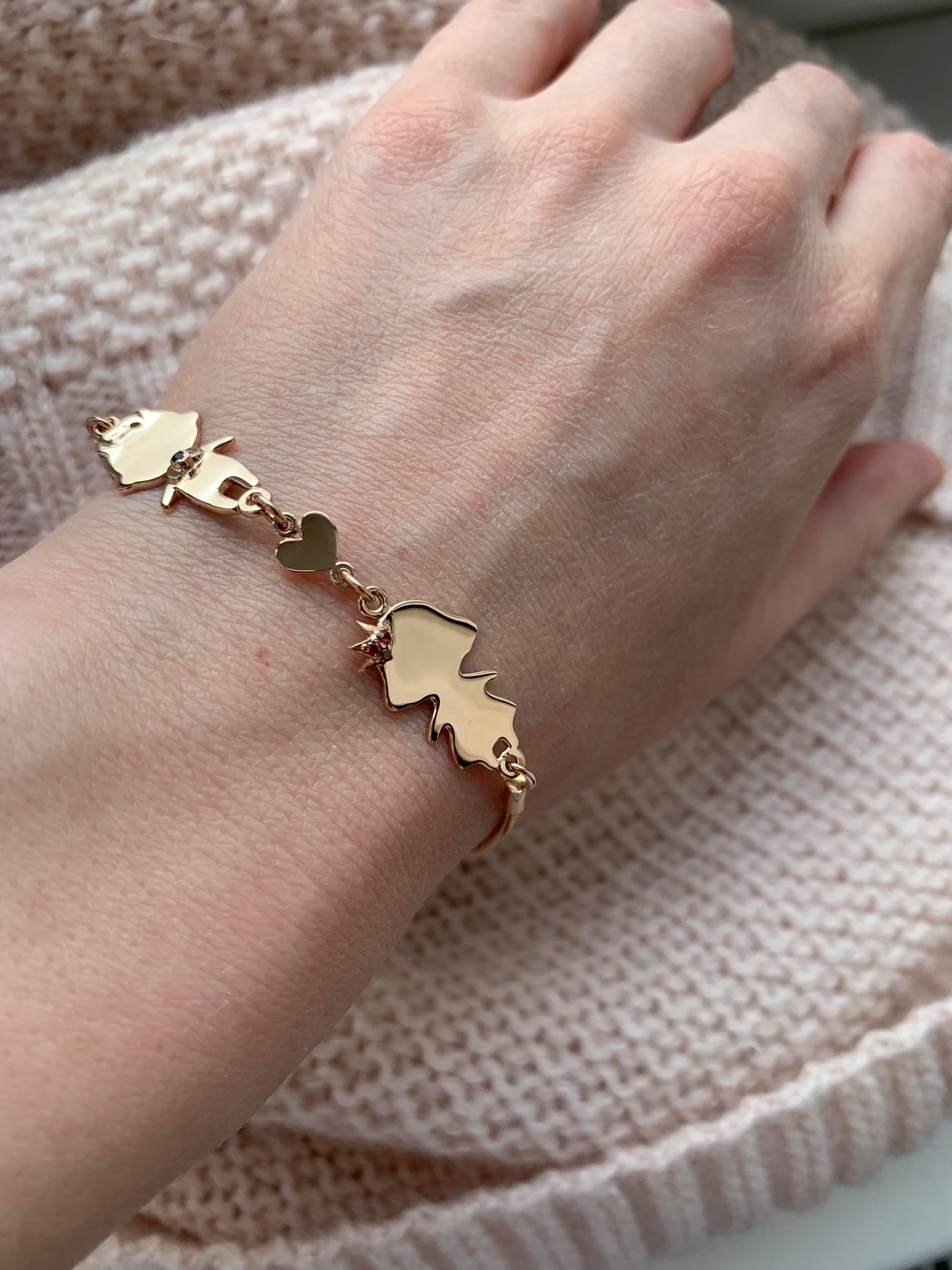 Personalized Mom bracelet with 1 boy & 1 girl charms