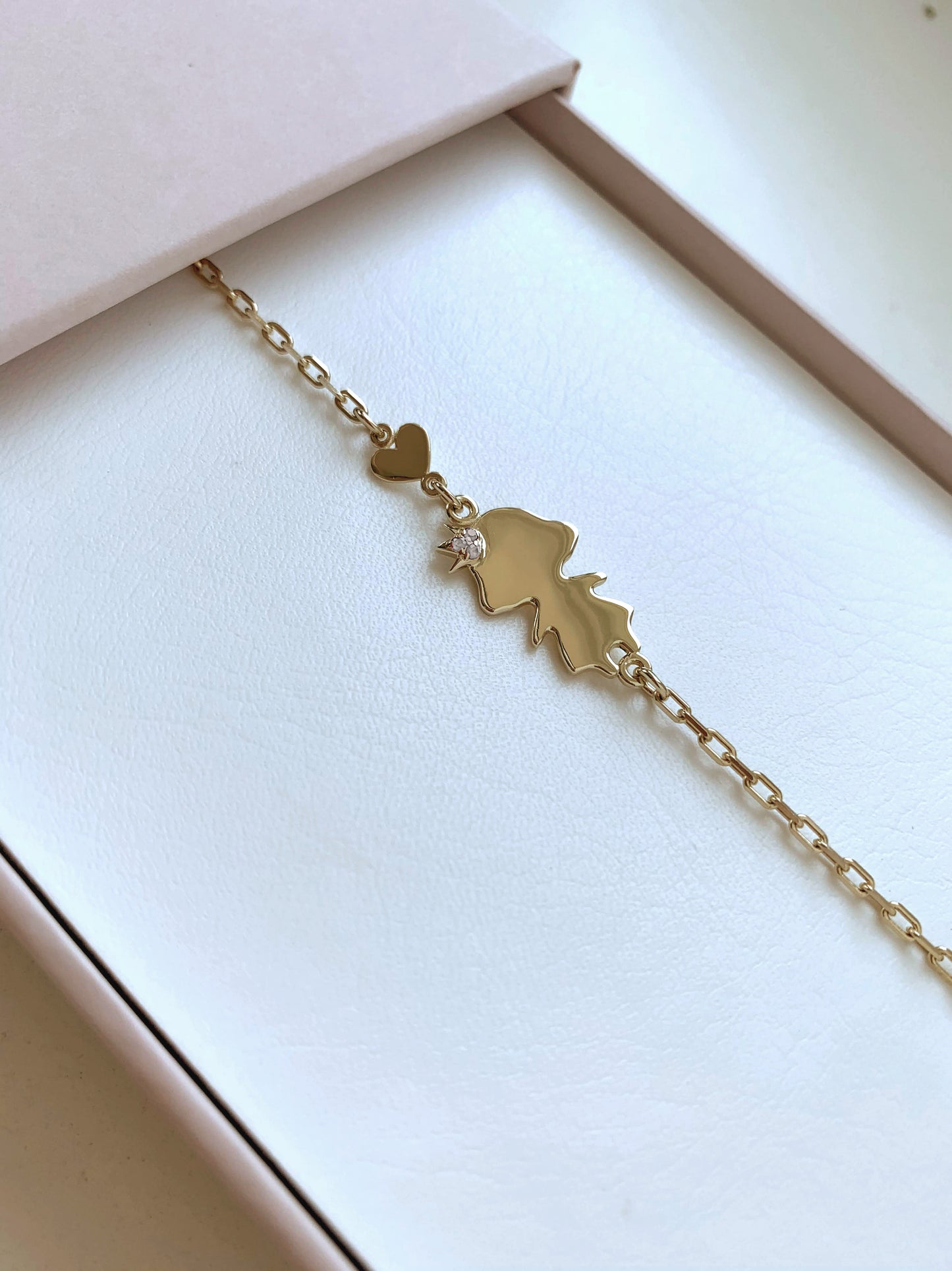 Personalized Mom bracelet with 1 girl charm