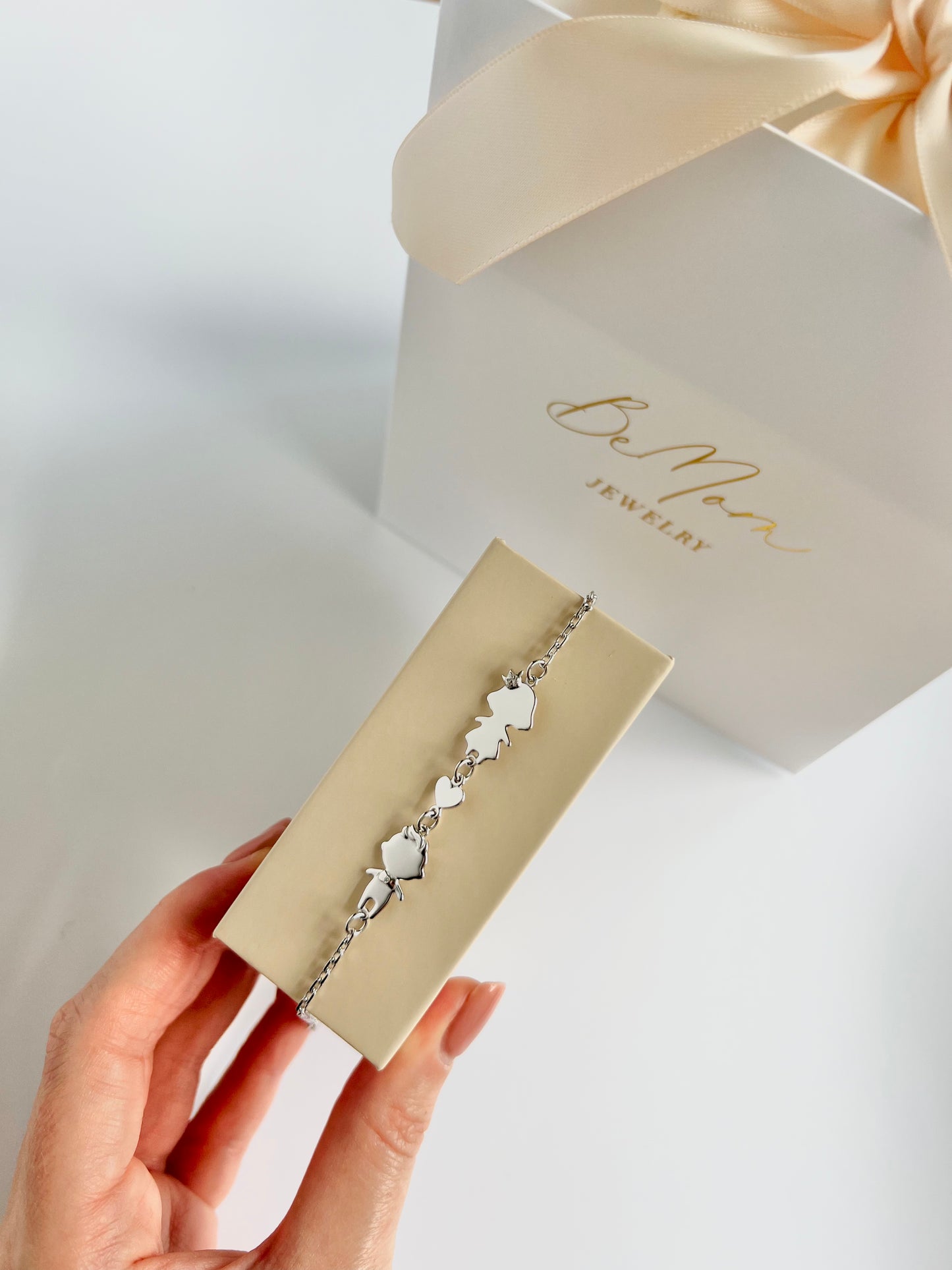 Personalized Mom bracelet with 1 boy & 1 girl charms