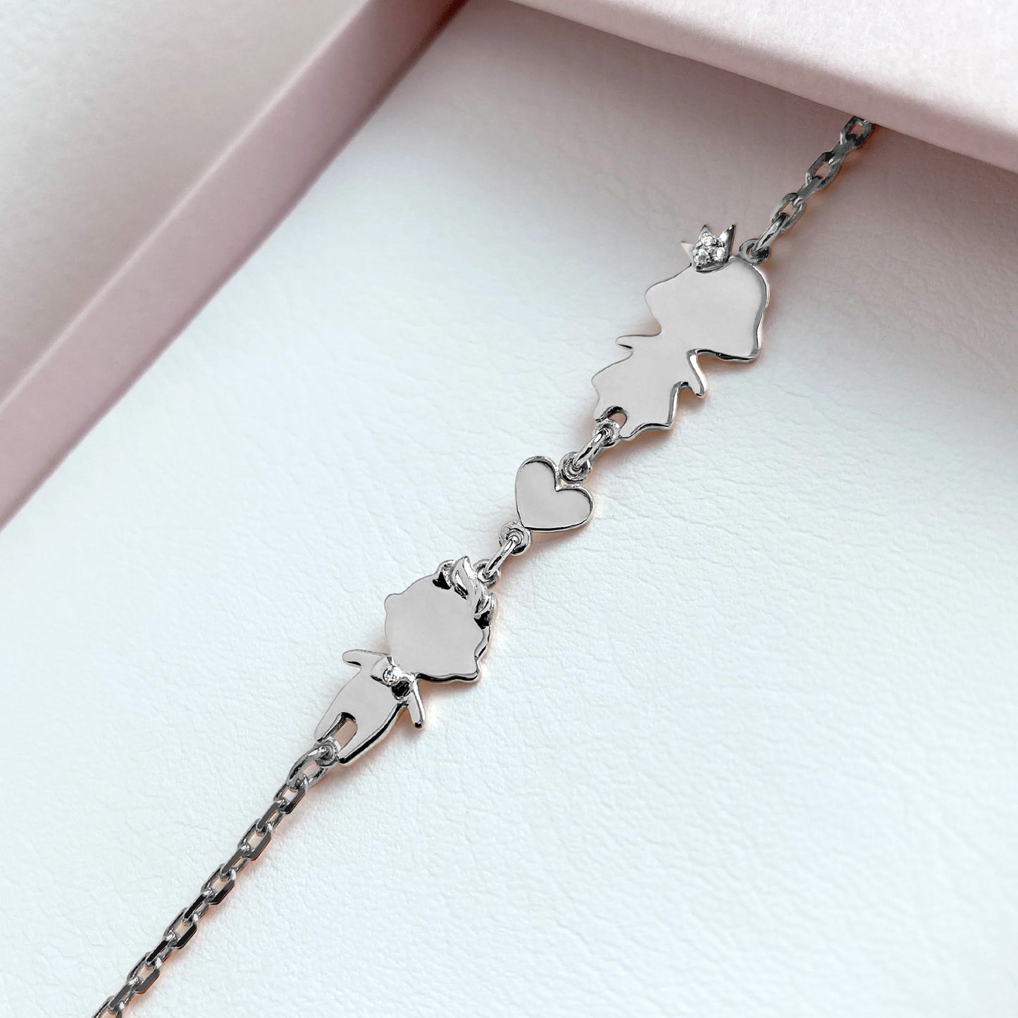 Personalized Mom bracelet with 1 boy & 1 girl charms